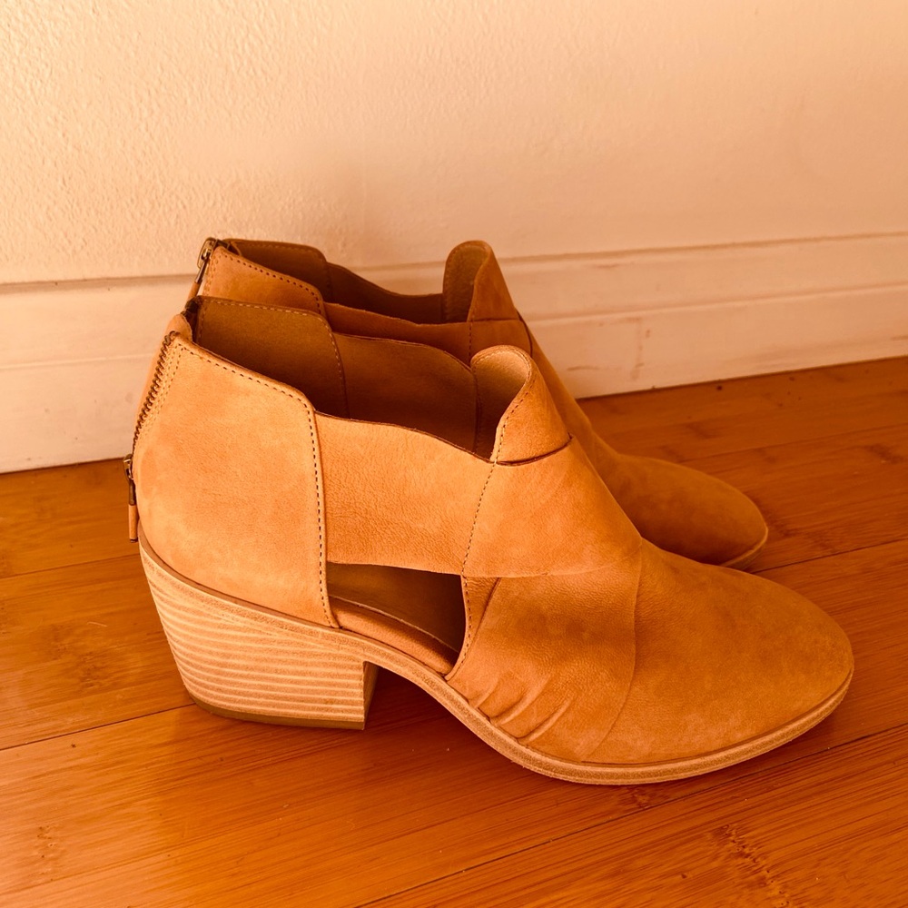 Eileen Fischer Walt Cross Strap Tan Leather Ankle Boots Size 9
